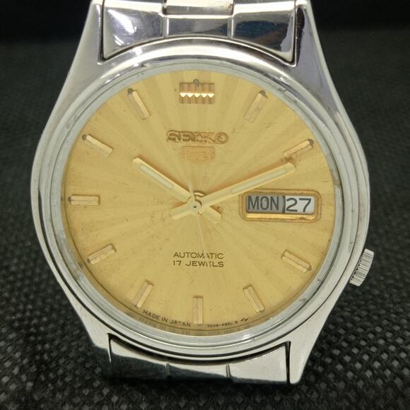 Vintage 1976 Seiko Automatic Mens Silver Watch W/daydate & Gold accents - Picture 7 of 8